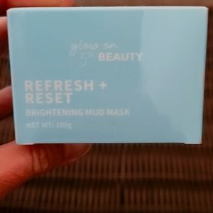 Brightening mud mask.